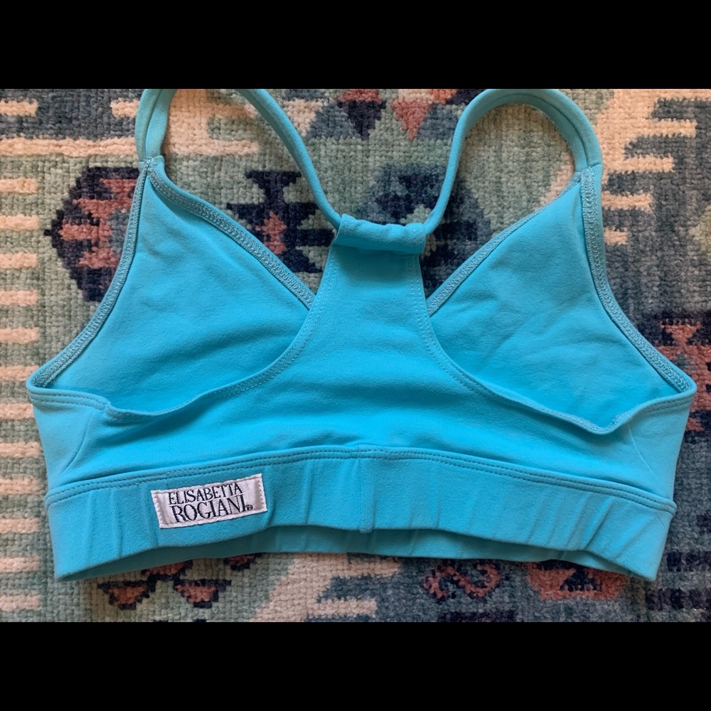 Elisabeth Rogiani sports bra